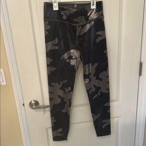 Noli Guerra Camo legging.Silver  blue foil/ metallic camo print.